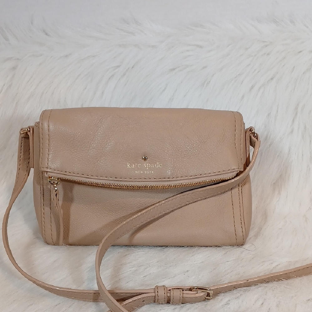 Kate Spade Cobble Hill Carson  Beige Crossbody Bag